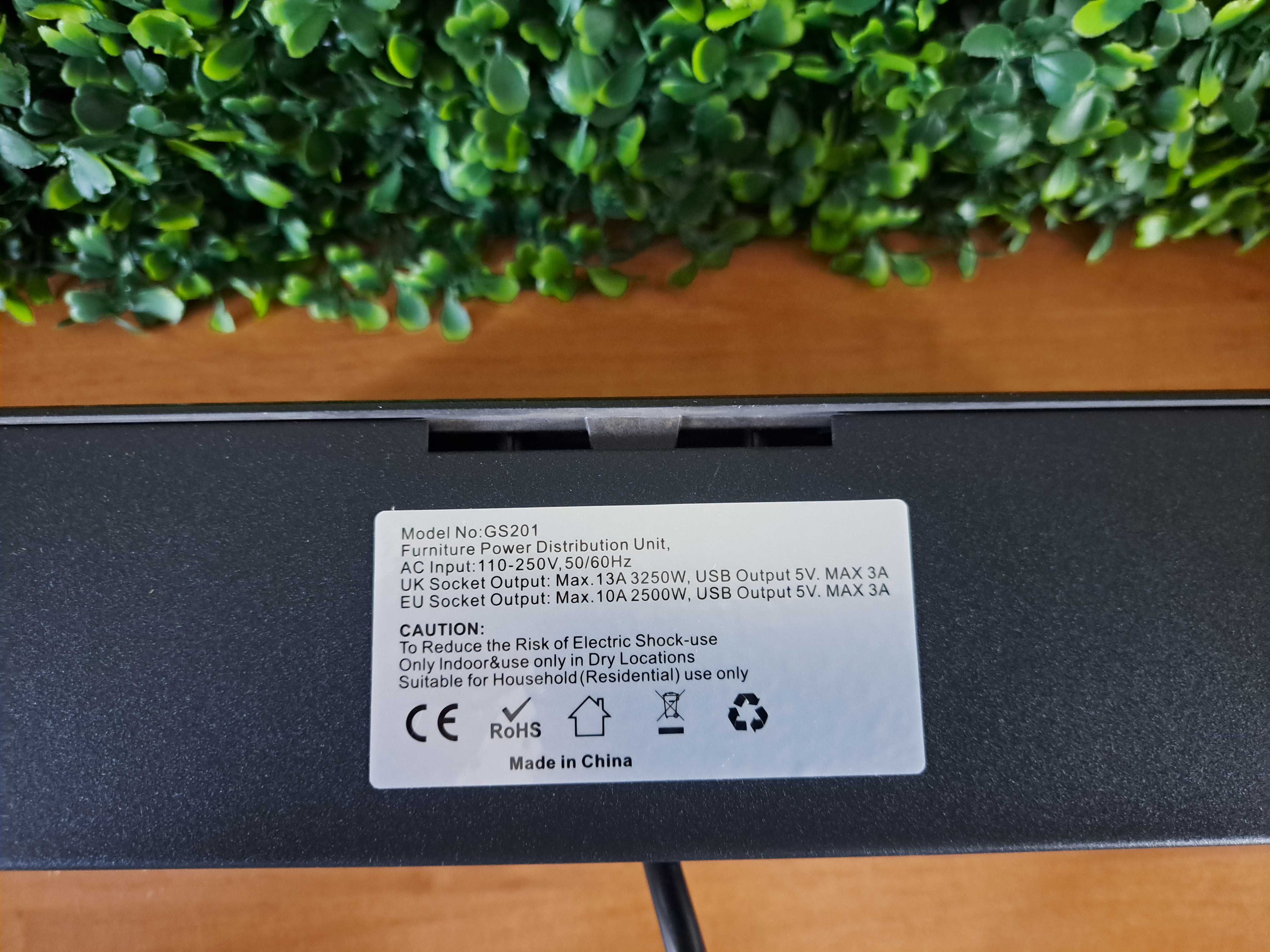 Gniazdo wpuszczane w blat czarne 2xUSB