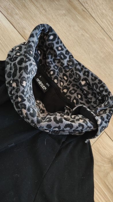 Sweter Czarny L  z panterka