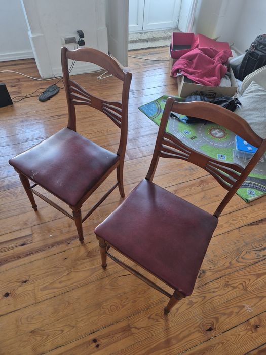 Cadeira de mesa em madeira