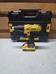 DeWalt Wkrętarka Udarowa + Aku+ Walizka