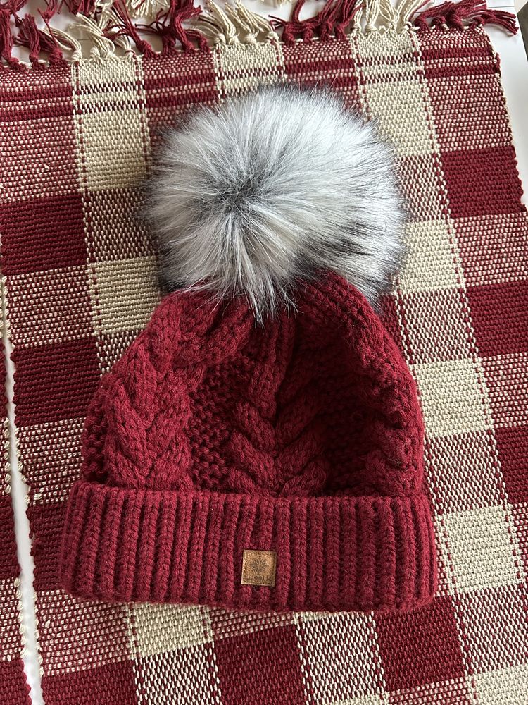 Bordowa czapka z dużym pomponem Woolk