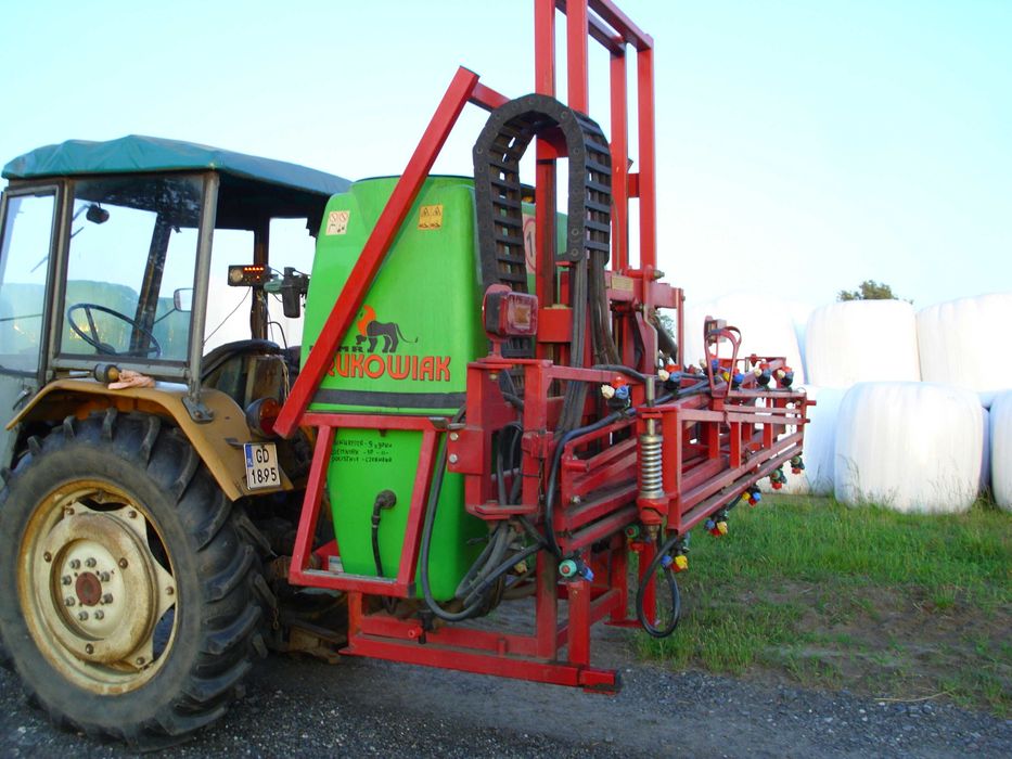 Opryskiwacz 900 L ,15 m