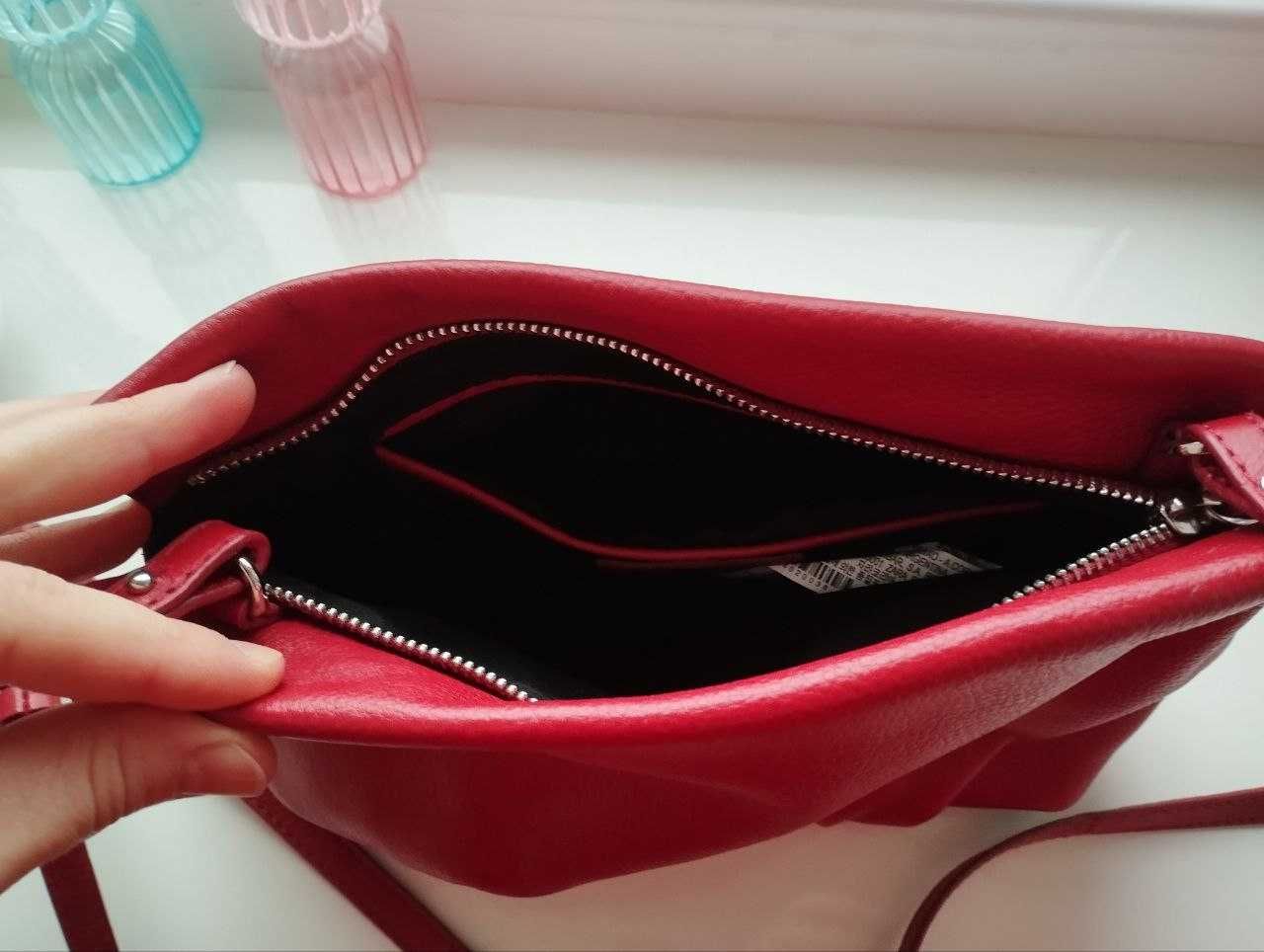 Маленька червона сумочка Zara