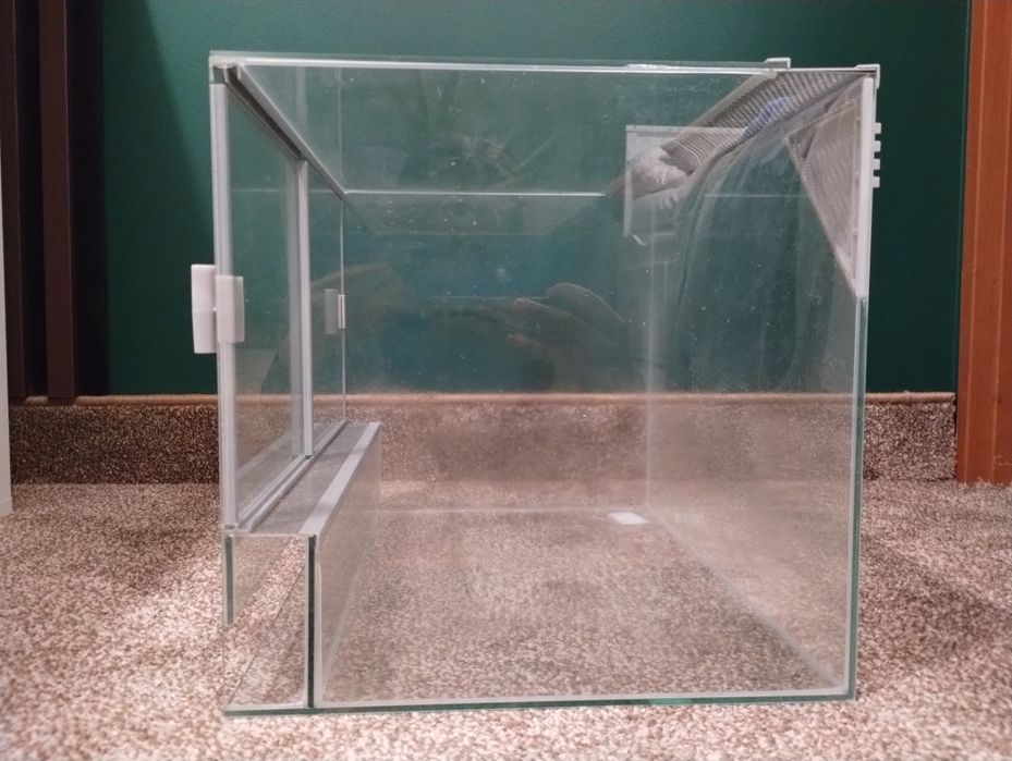 Terrarium szklane 40×30×30 z otwieranymi drzwiczkami