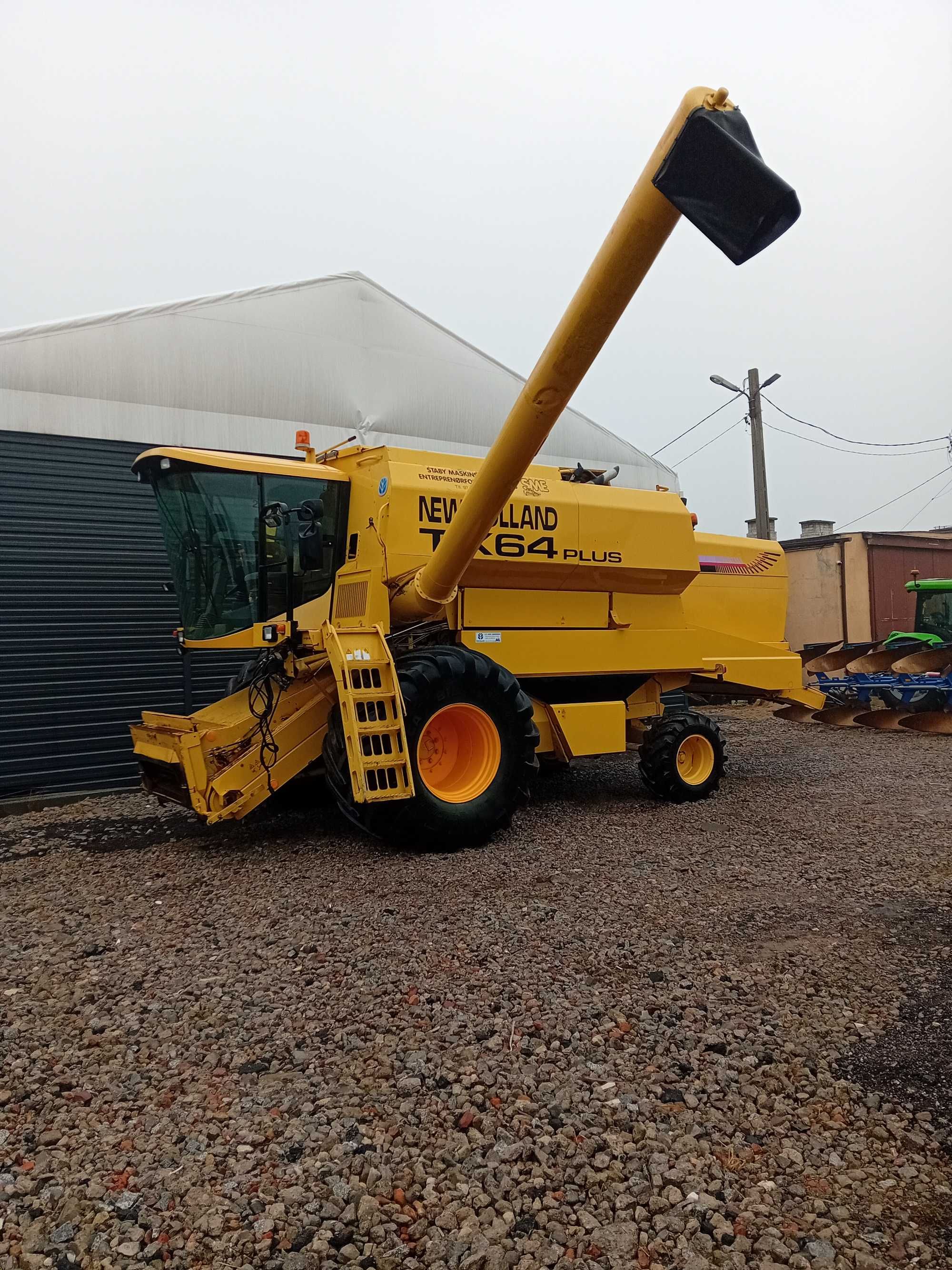 New Holland Tx 64 plus cena brutto heder ze stołem do rzepaku 5.10 m