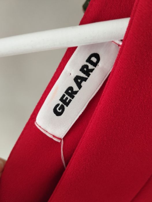 Sukienka koktajlowa, czerwona, z falbankami, dekolt V r.L Gerard