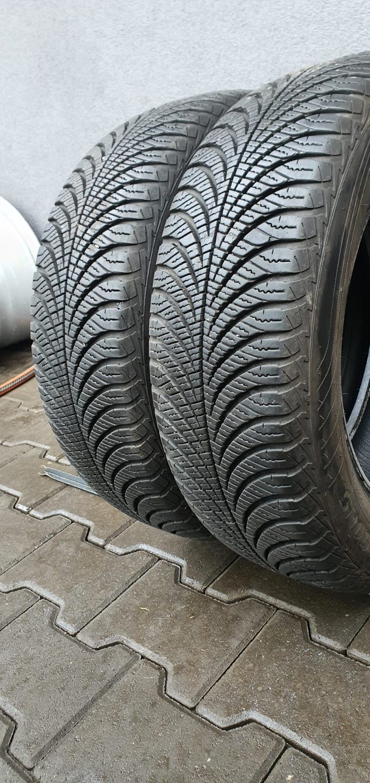 175/65/14 Goodyear para wielosezonowe