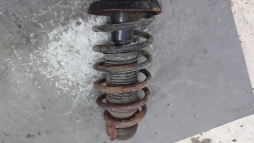 VW Volkswagen New Beetle Amortyzator Sprężyna Lewy Przód Przedni