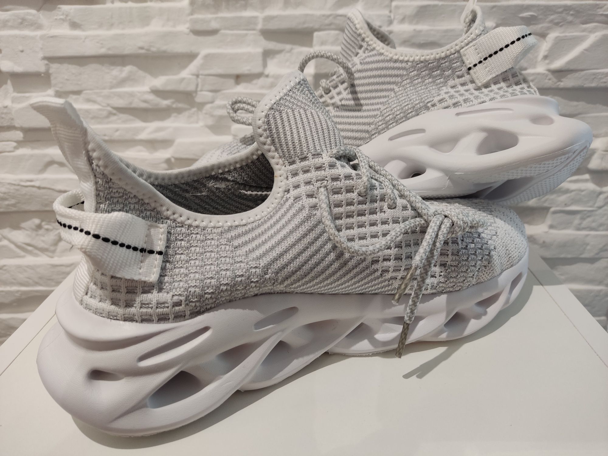 Buty sportowe męskie 40 (25,8 cm)