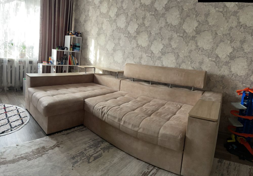 Диван угловой в хорошем состоянии