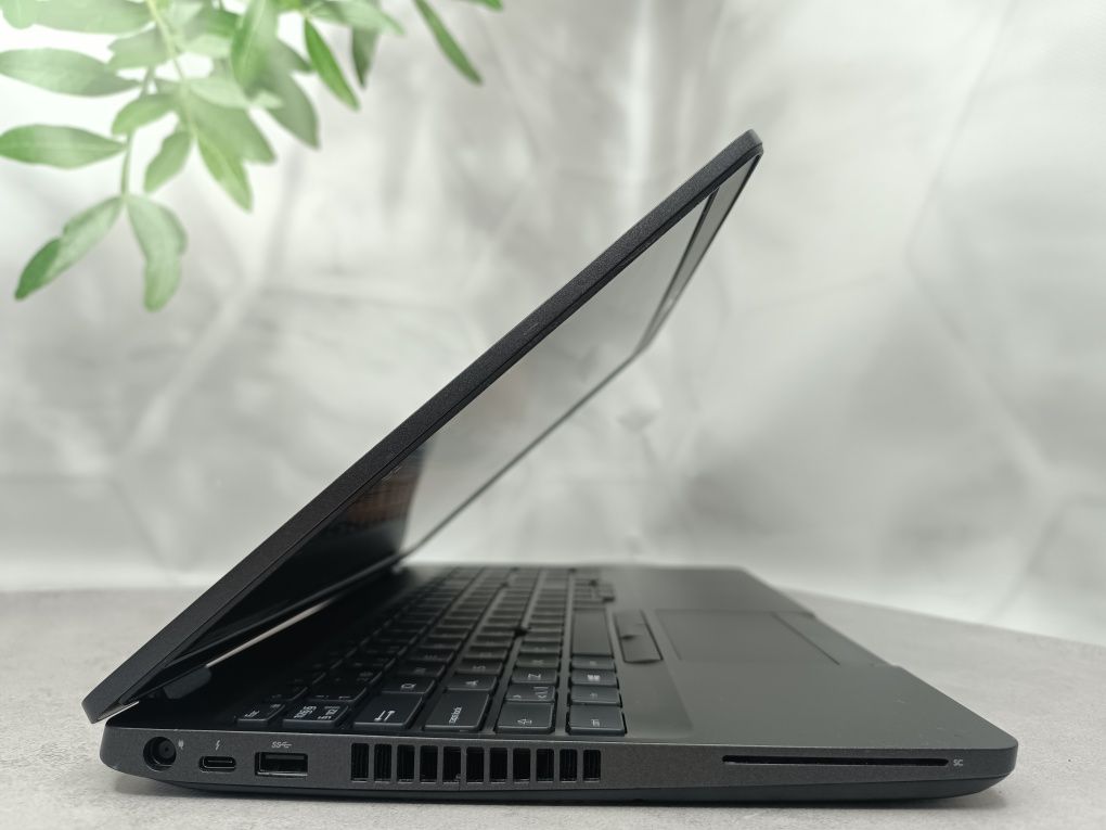 GeForce MX150 2GB/Dell Latitude 5501/i5-9400H/16/SSD 256/15.6"/Full HD