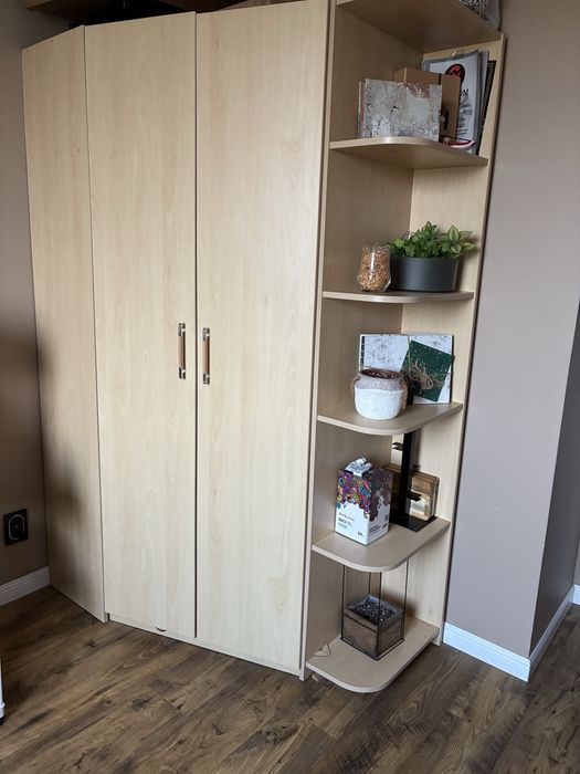 Bardzo pojemna szafa narożna