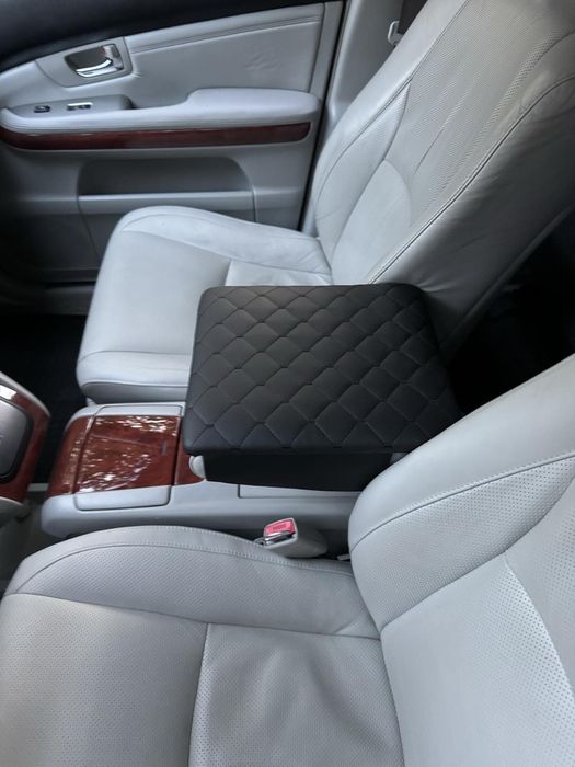 Продам подлакотник на Lexus RX300-350 2007 г