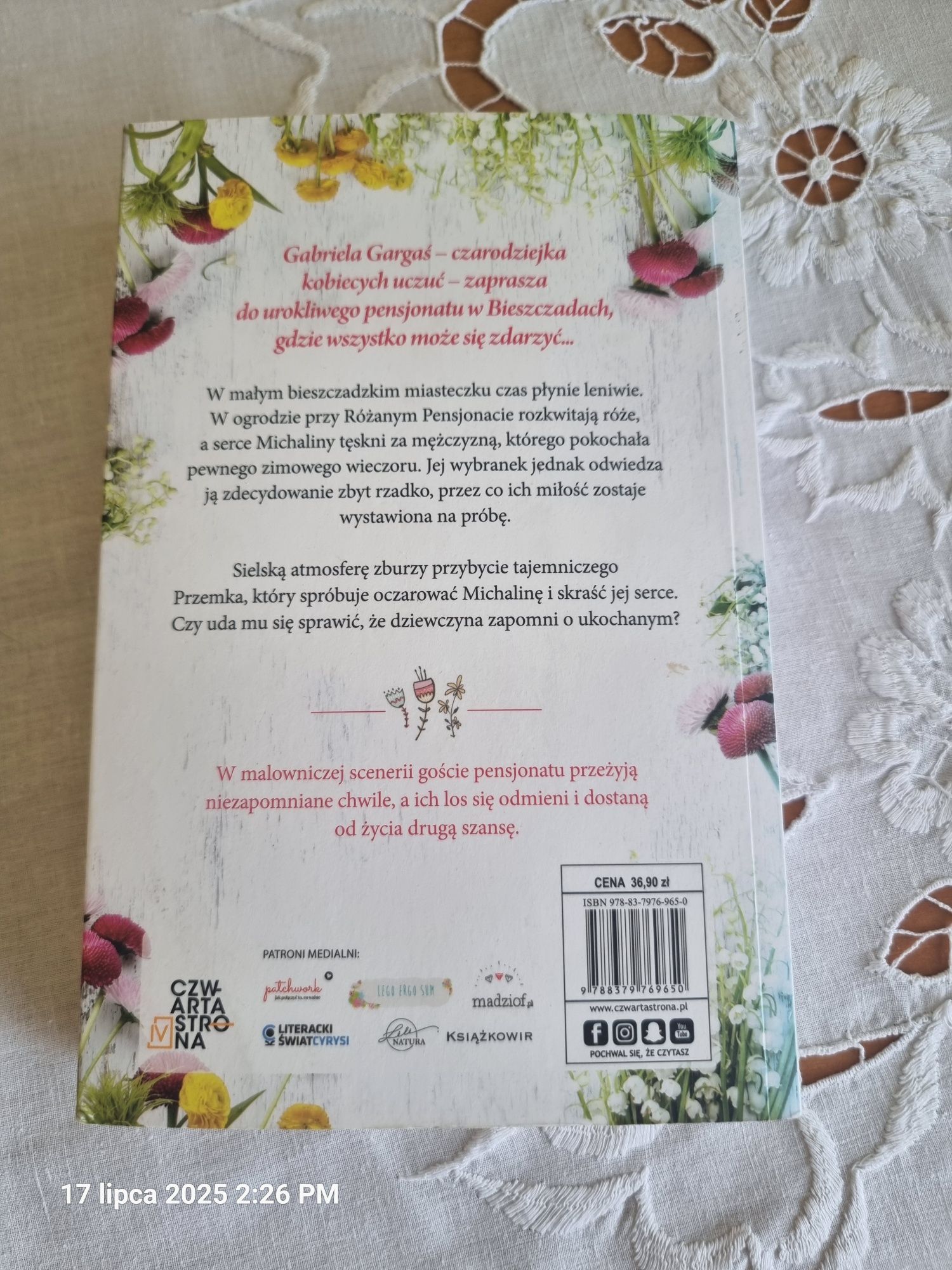 G. Gargaś "  Lato utkane z marzeń ",  "Pośród żółtych platkow roz "