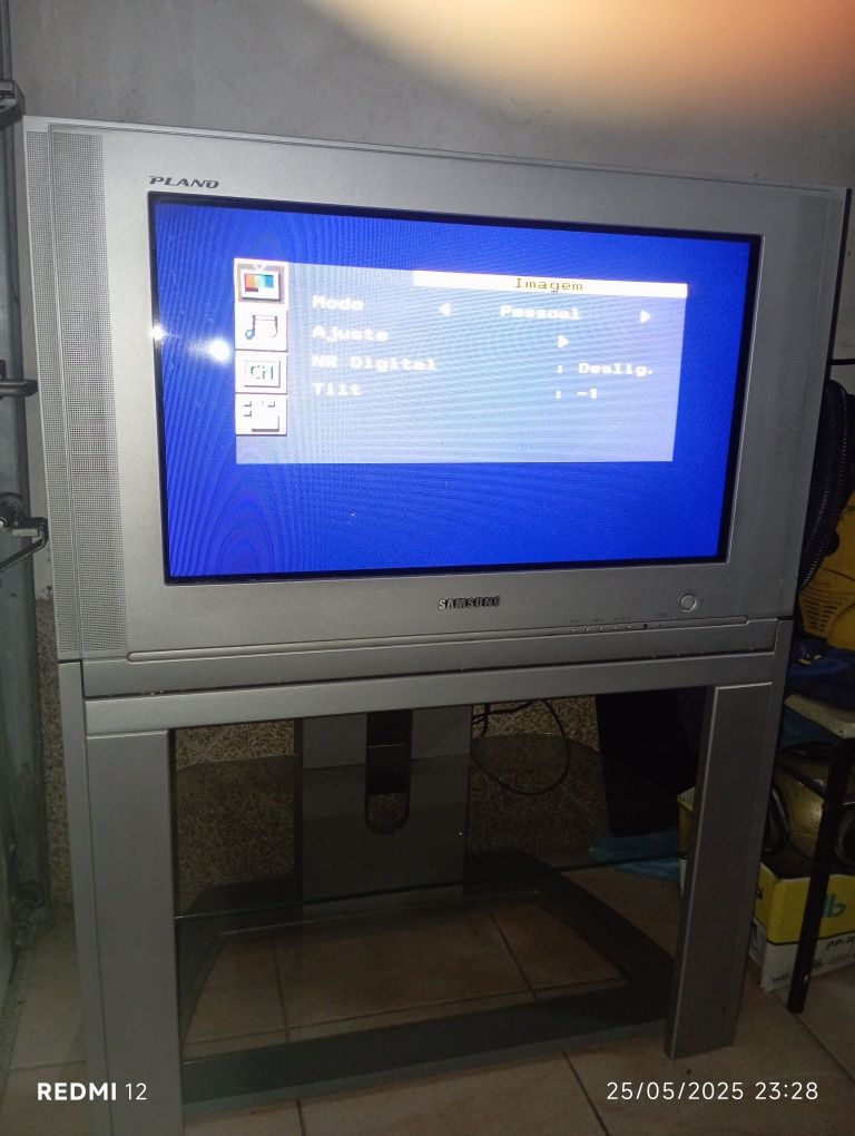 Televisão com móvel 32 polgadas