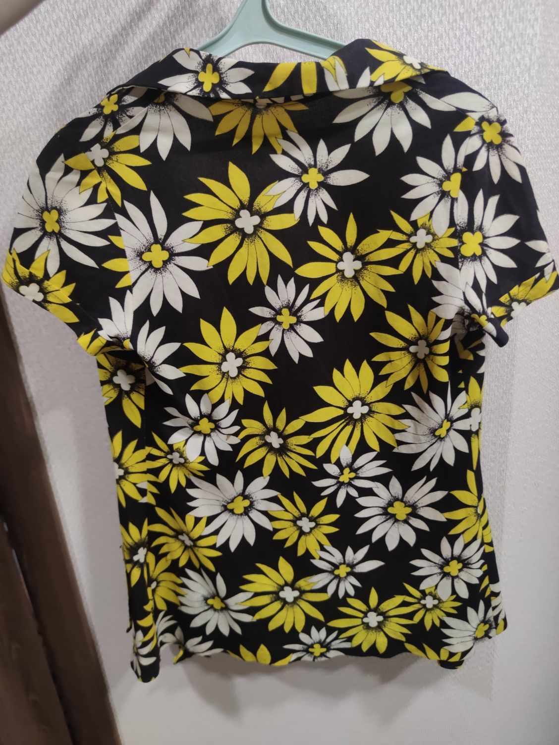 Рубашка в поломку, фіолетова,також рубажка з жовтими квітками,розмір s