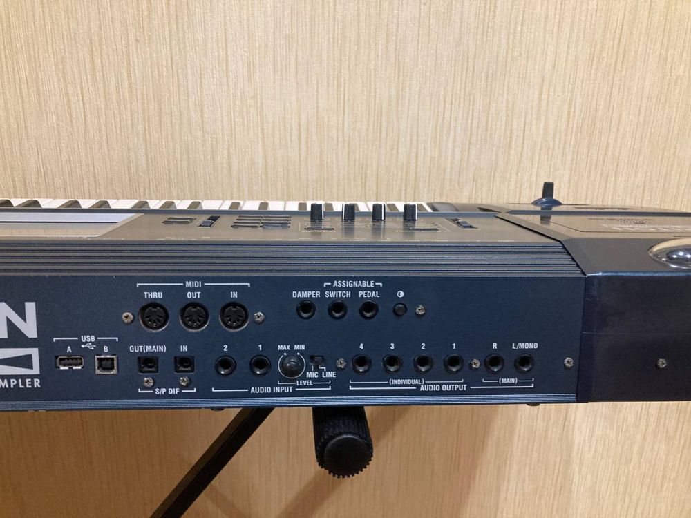 Продам рабочую станцию Korg Triton Extreme