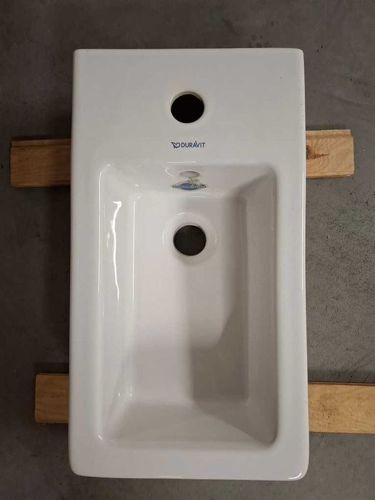 Mała umywalka Duravit Vero, nowa