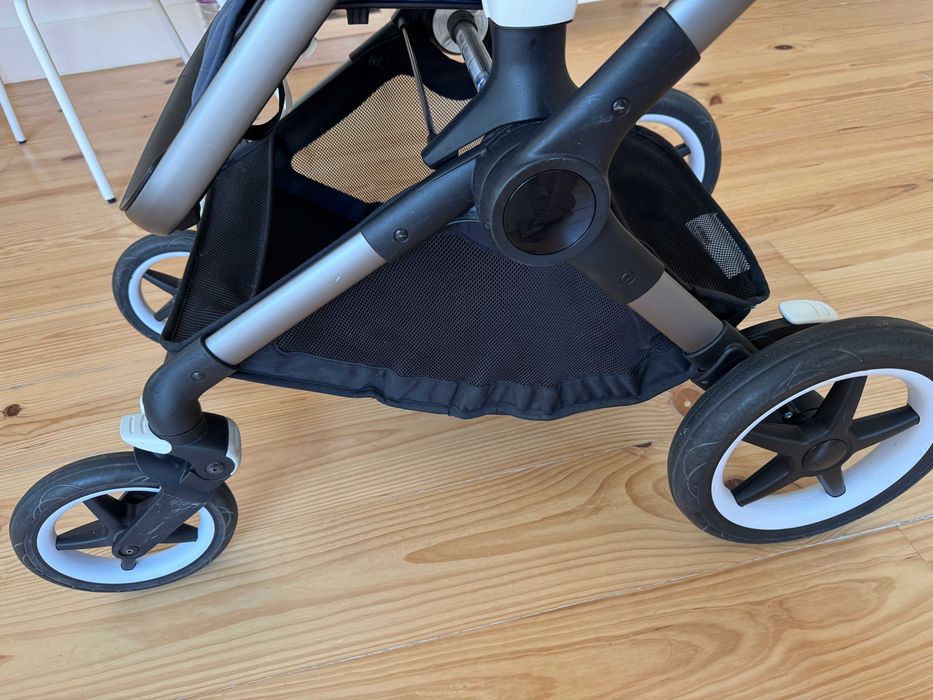 Stunning Bugaboo Fox 3 (Stormy Blue) – Includes Bassinet & Seat Unit