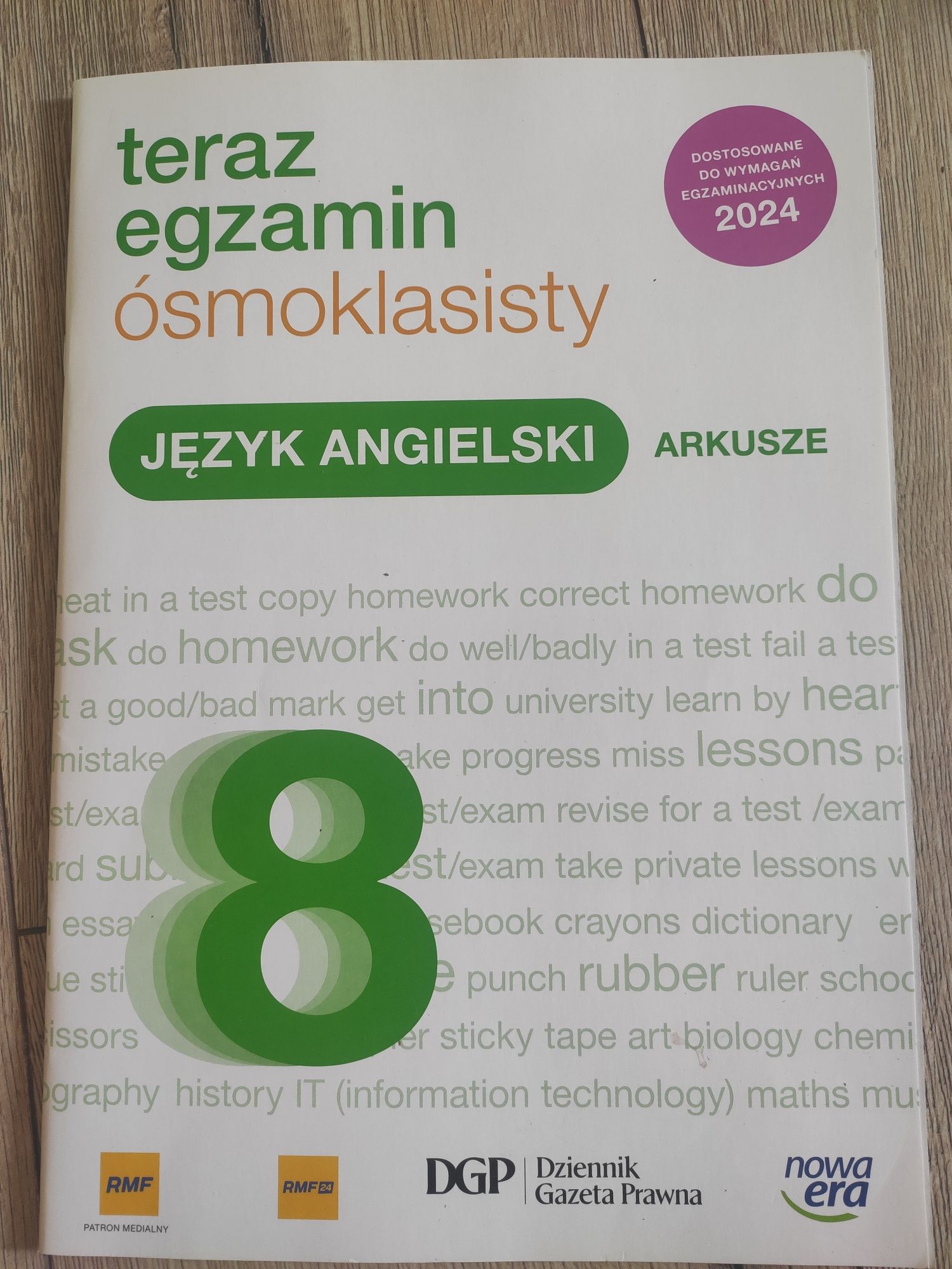 Arkusze do egzaminu ósmoklasisty z języka angielskiego.