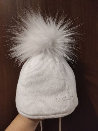 Biała zimowa czapeczka r42