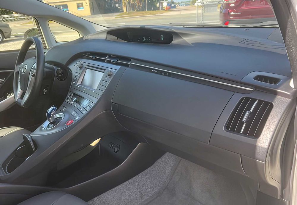 Toyota Prius      2015