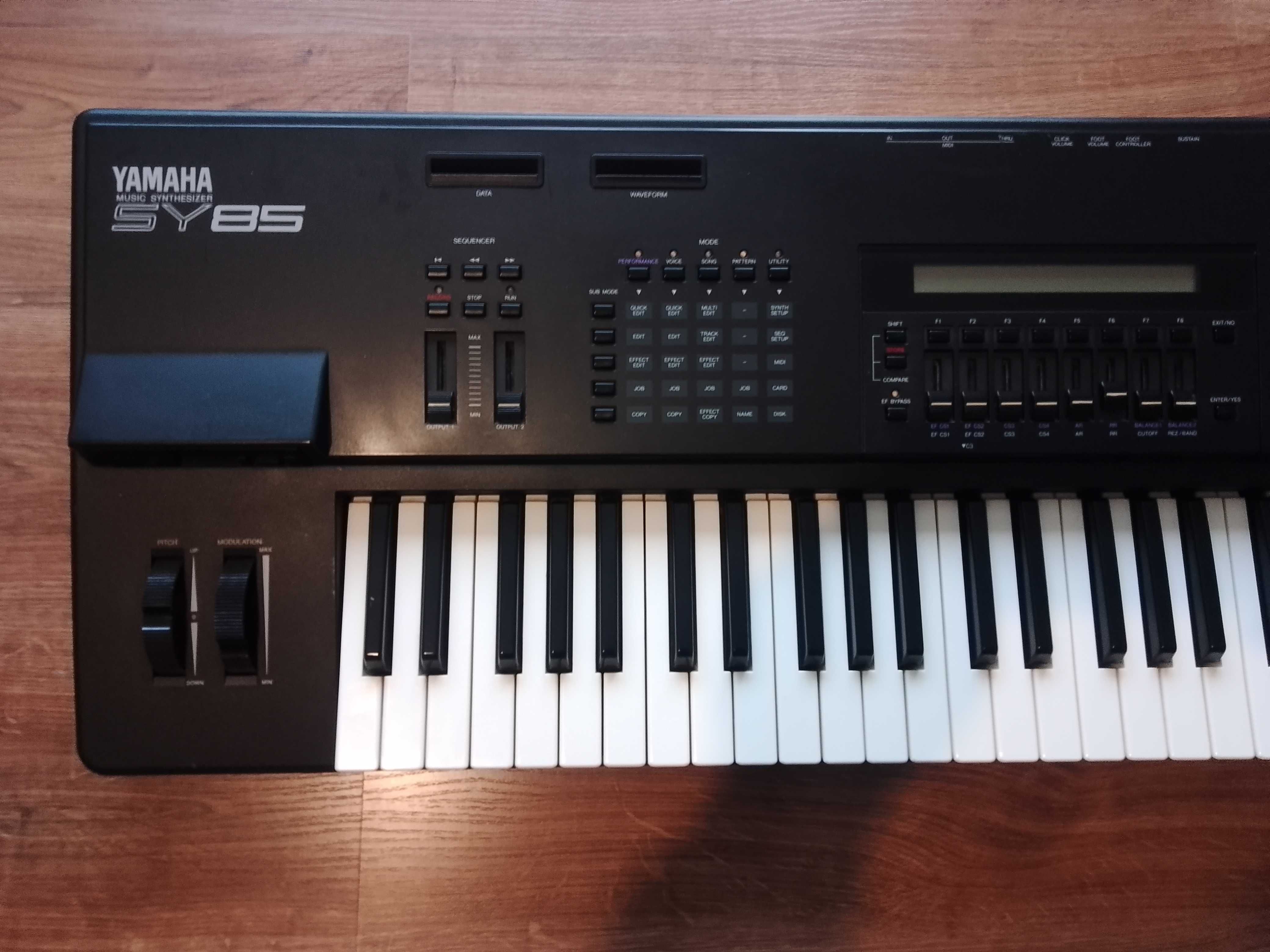 Yamaha SY 85 piękny stan