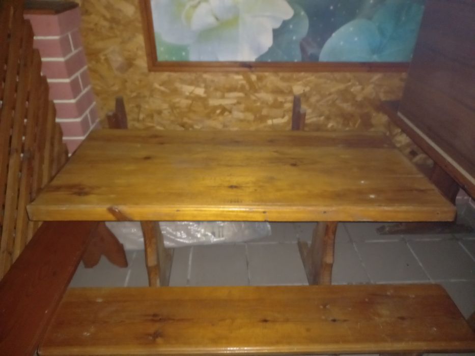 Продаю комплект стол та дві лавки з дереваа