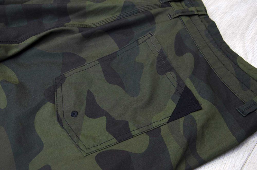 Шорти чоловічі Oakley Cargo Hybrid 21. Розмір 34