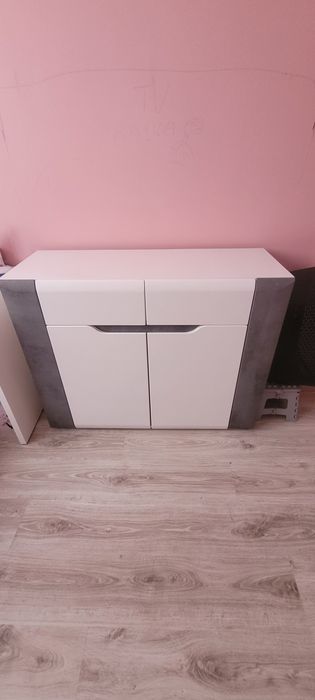Komoda biala z połyskiem
