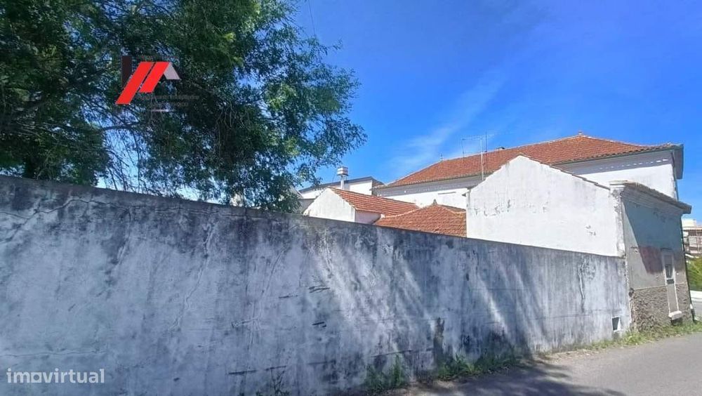 Casa antiga com 2 pisos para recuperar+Terreno