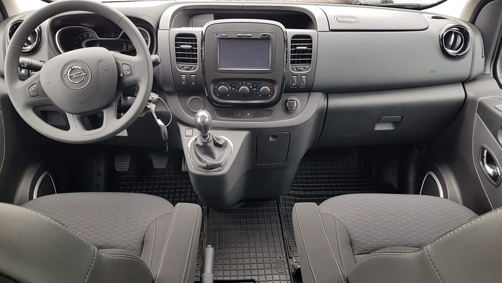 Wynajem busa wypożyczalnia busów rent a Car przewóz osób transfery