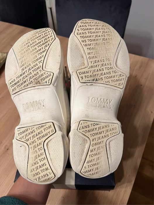 Biale sneakersy Tommy Jeans Hilfiger 37