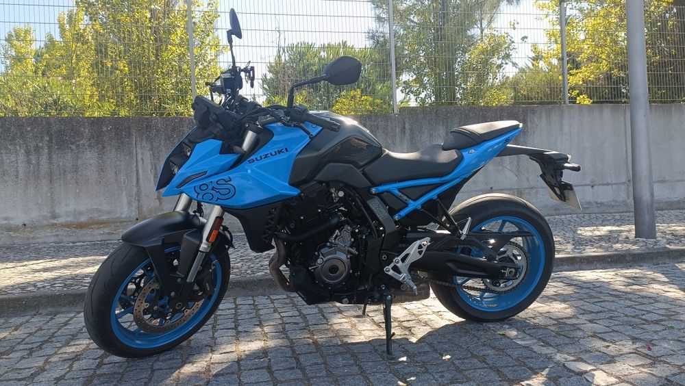 Suzuki GSX-8S.       .