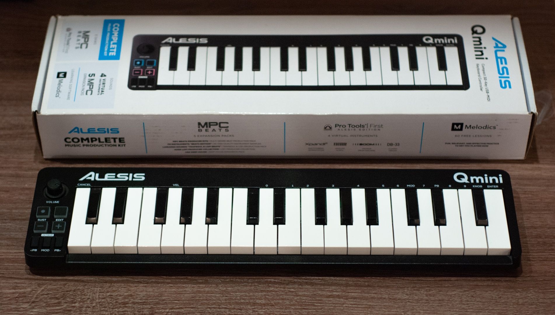 Midi клавіатура Alesis Qmini
