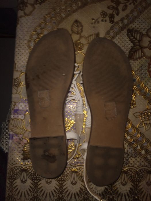 Продам босоножки