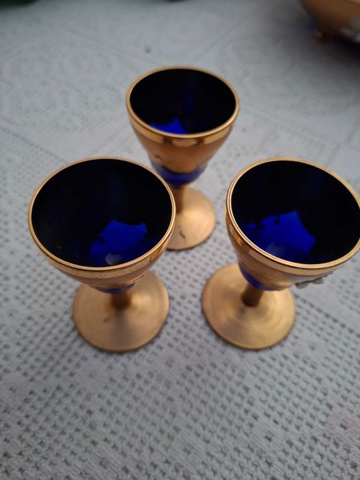 garrafa c,alices e bomboneira em vidro murano