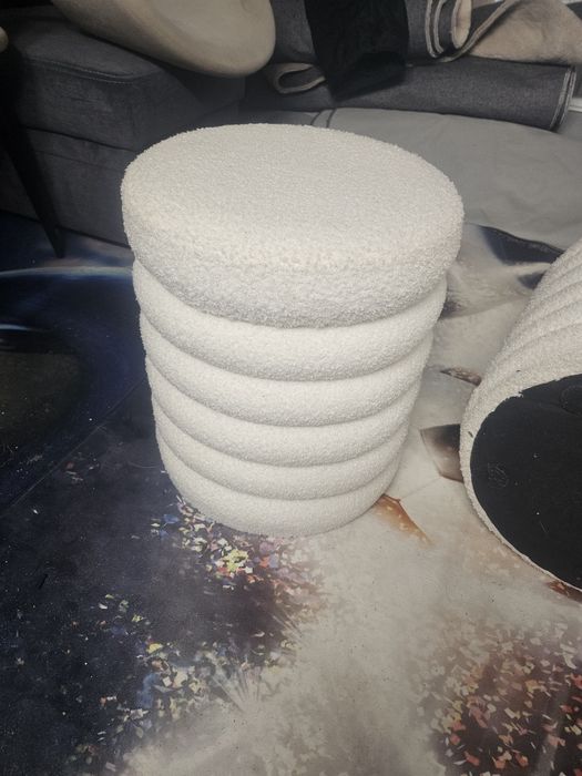 Dwie pufy tkanina boulce