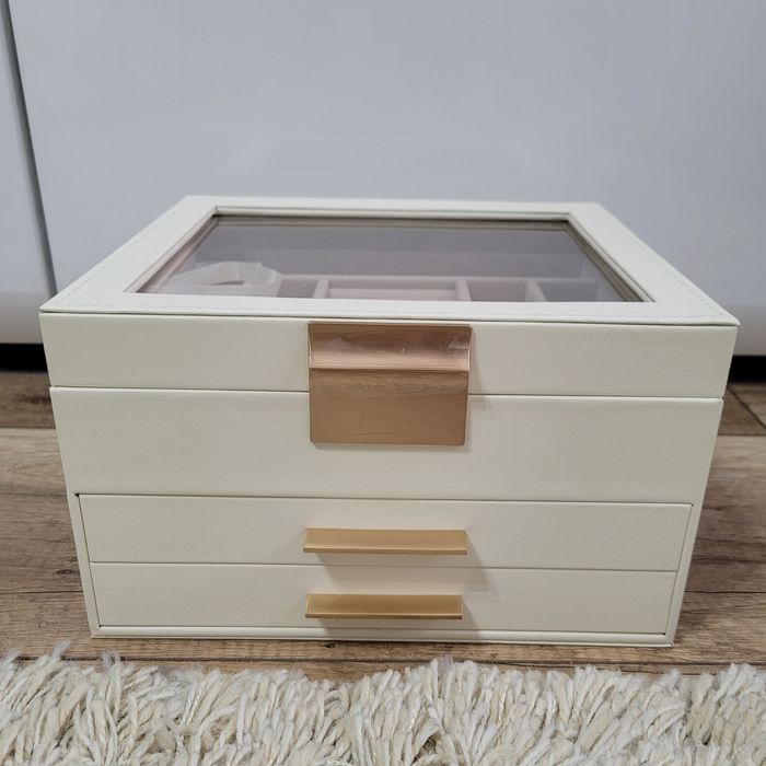 Szkatułka na biżuterię