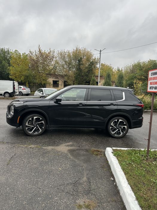 Mitsubishi Outlander 2022 | 2.5 л | AWD |