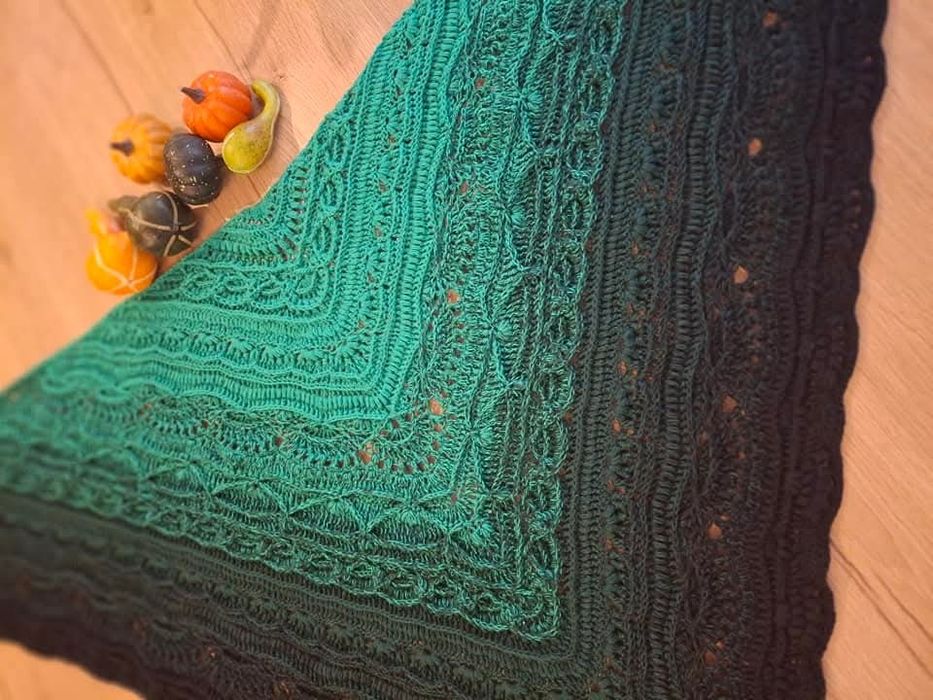 Chusta szydełkiem dziergana