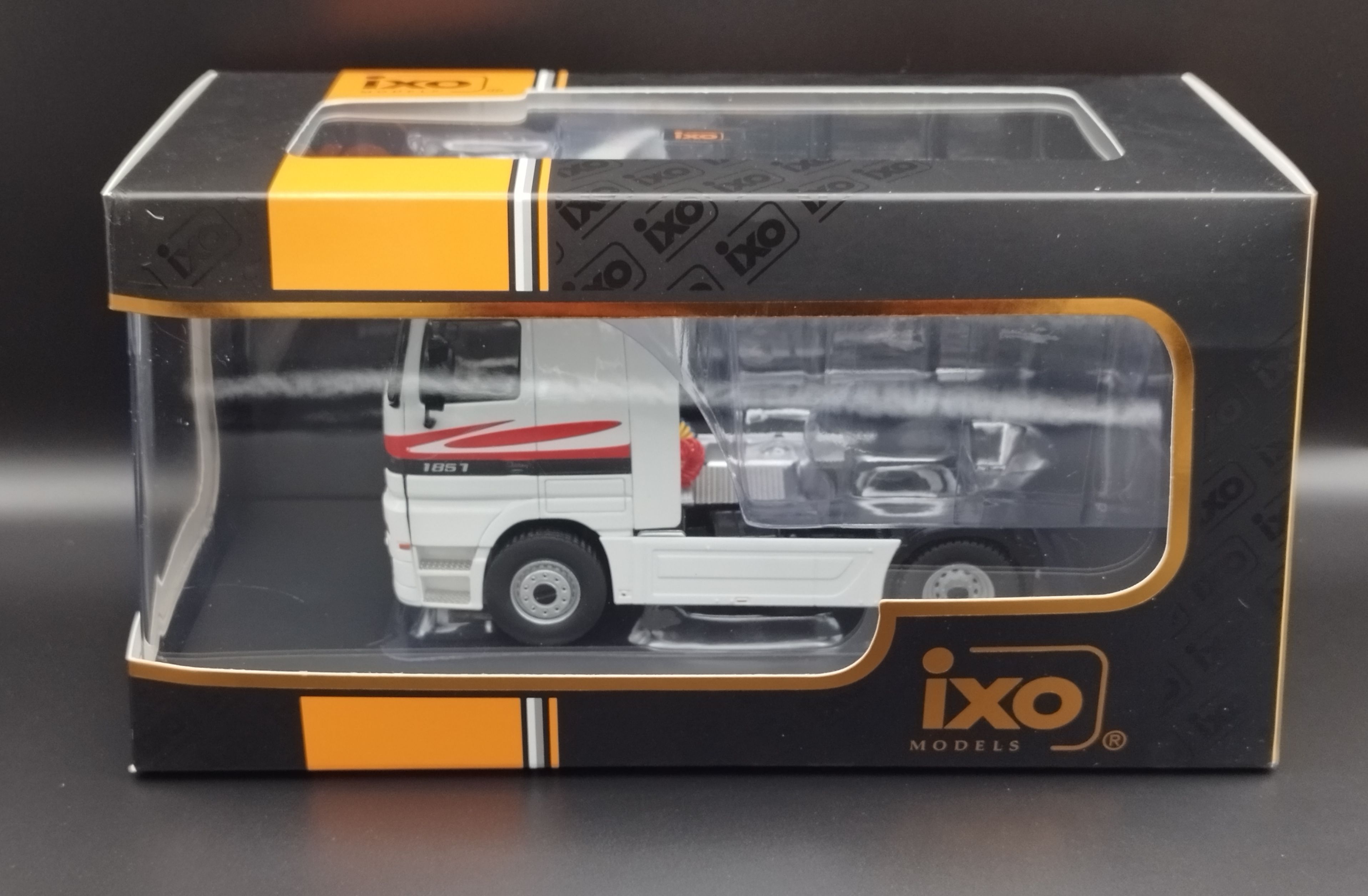 1:43 IXO 1995 Mercedes Actros MP1  model nowy