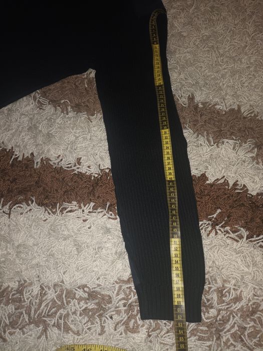 Czarny sweter męski