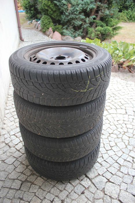 Opony zimowe 16 cali na felgach stalowych do Forda