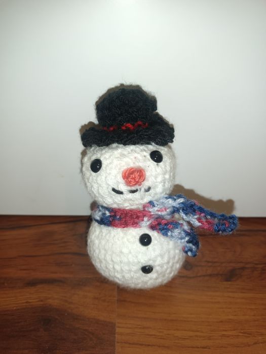 Pluszak bałwan na szydełku