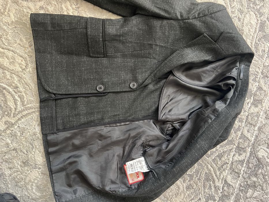 Віддам піджаки для школяра на 1 або 2 клас.