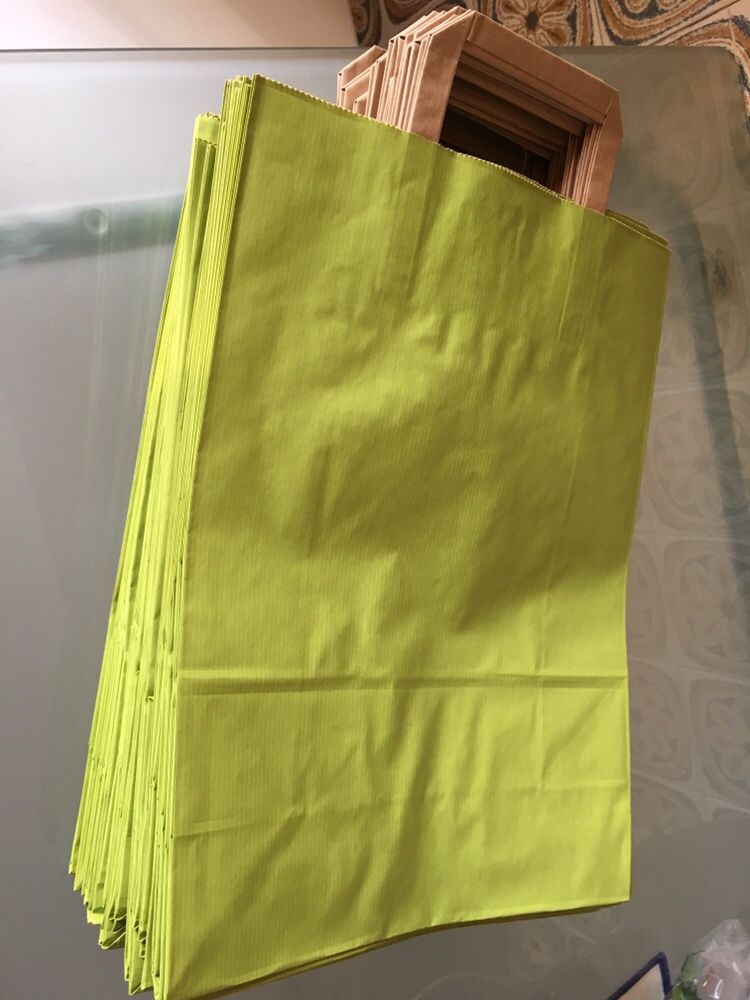 Sacos de papel de cor verde