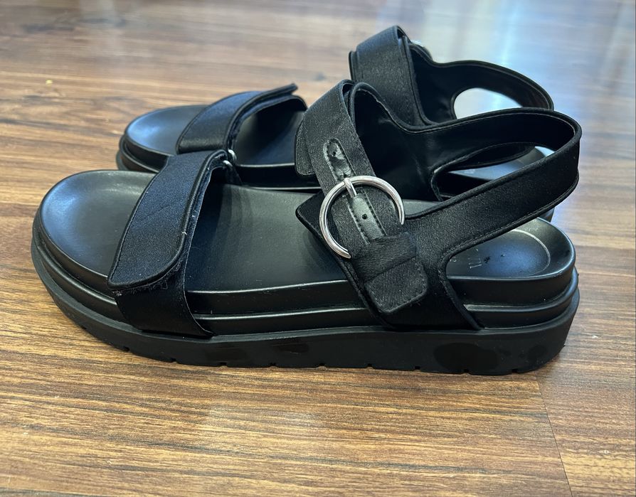 Жіночі босоніжки Zara