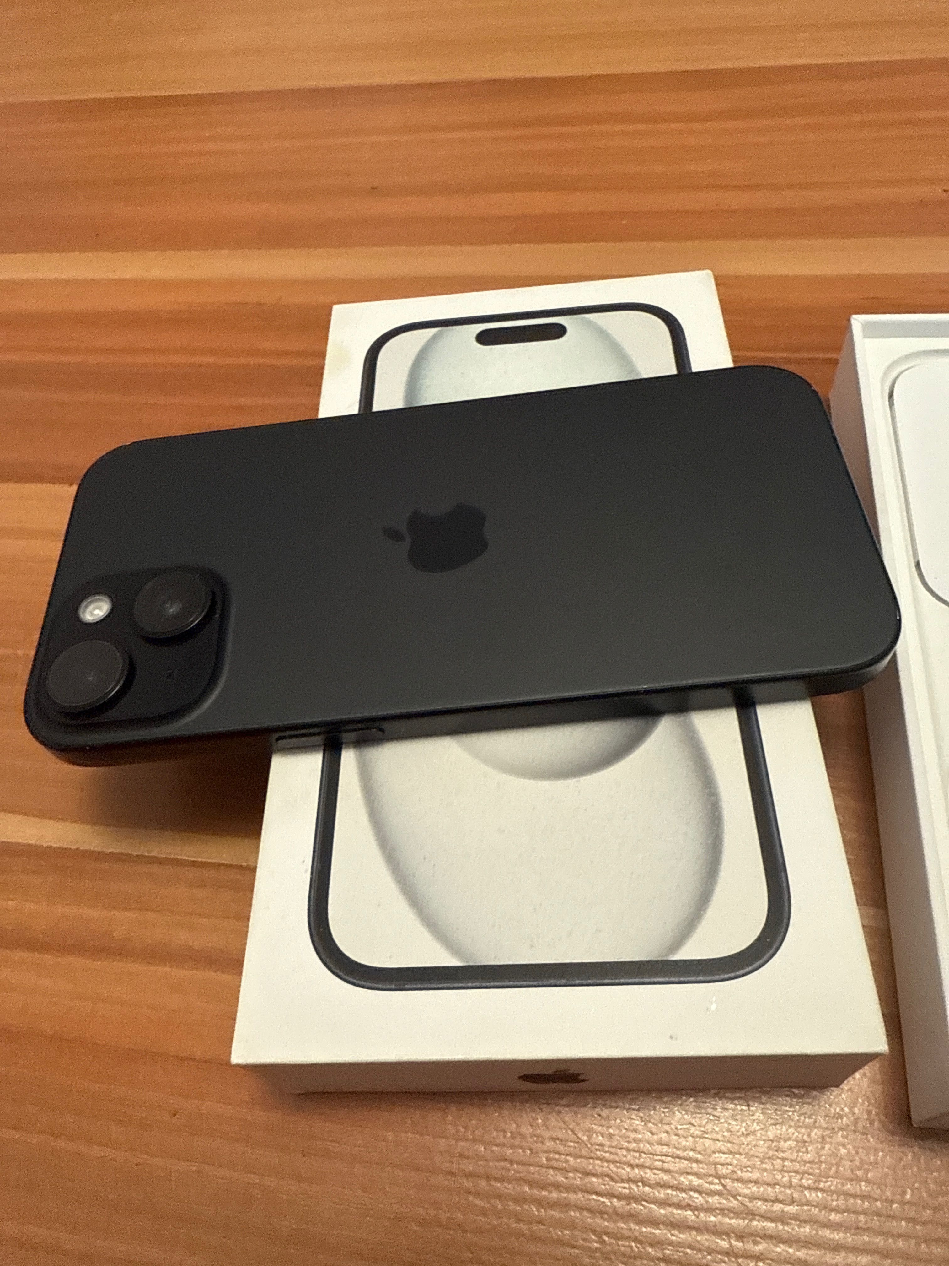 iPhone 15 128 GB Czarny FMI ON ICloud ON na części