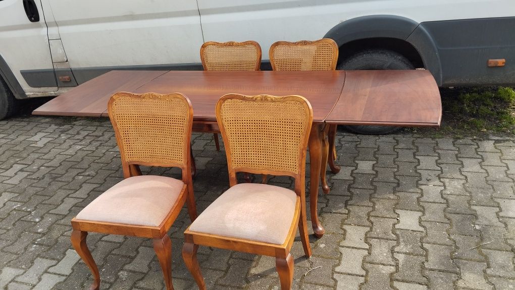Stylowy stół rozkładany plus 4 krzesła z rafią komplet